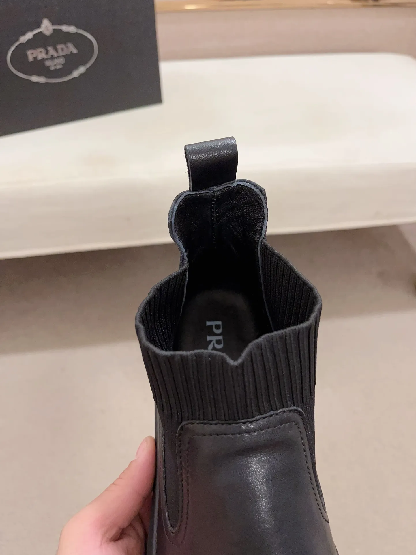 Factory price 480💰 (sheepskin lining * velvet lining optional! Can be made without label) High-quality new PRADA (Prada) counters are launched simultaneously, new men's shoes, 😘fabric is made of high-tech glue-spraying technology. Lining: sheepskin lining* velvet lining. 👍🏿 High-end ☄️ air-cushion molded anti-slip rubber outsole, exquisite lines, simple and elegant, comfortable and high-end for leisure travel. Code number: 38 to 44 (45 can be customized and cannot be returned or exchanged)